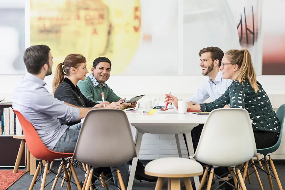 Empleados de Henkel Ibérica trabajando 