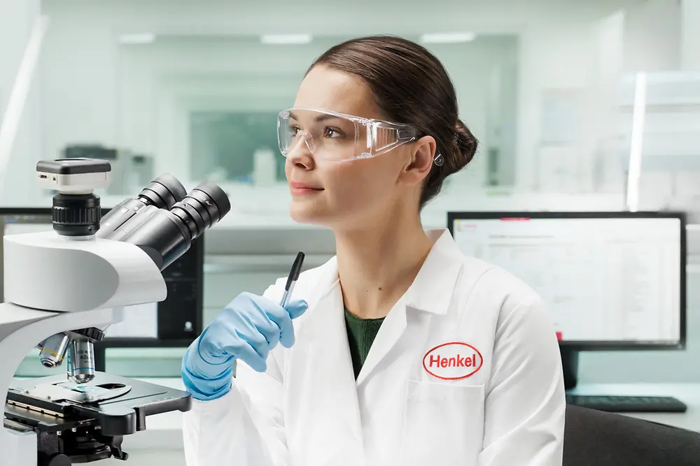 Mujer en un laboratorio