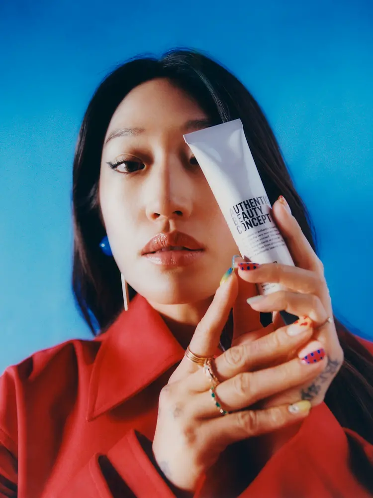 AUTHENTIC BEAUTY CONCEPT presenta a Peggy Gou